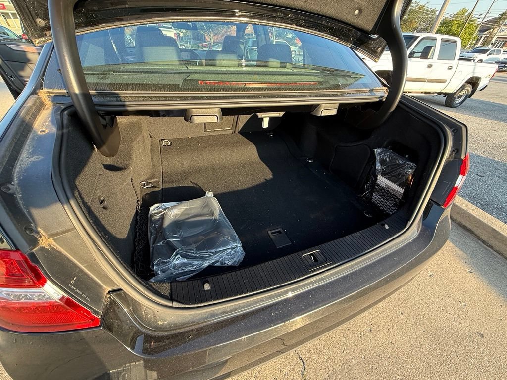 Used 2012 Mercedes-Benz E 350 4MATIC Sedan image 26