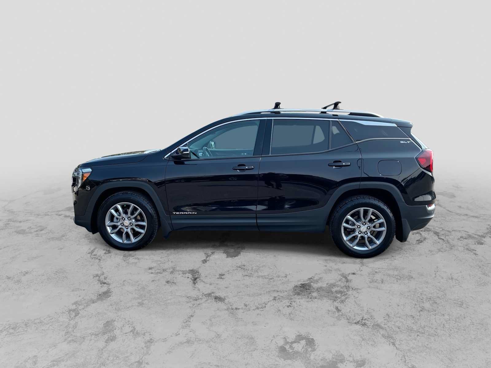 Used 2022 GMC Terrain SLT w/ LPO, Floor Liner Package AWD/4WD image 5