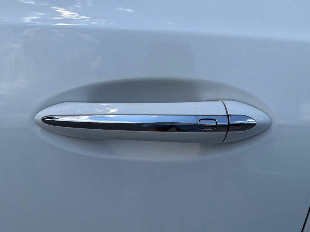 Used 2019 Buick Enclave Essence FWD image 28