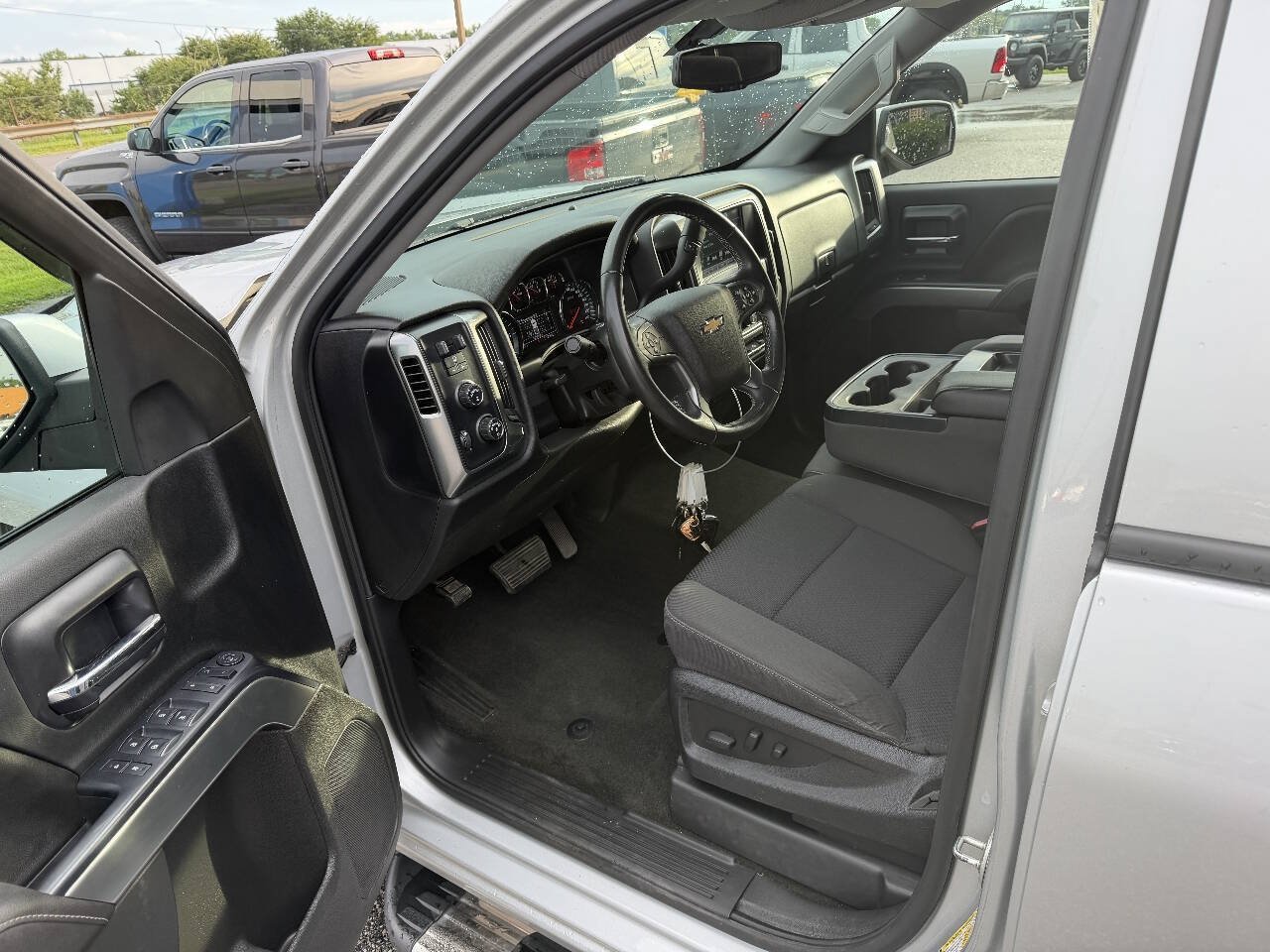 Used 2017 Chevrolet Silverado 1500 LT w/ All Star Edition AWD/4WD image 9