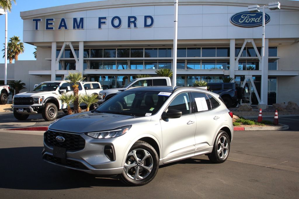 Certified 2023 Ford Escape ST-Line AWD/4WD image 2