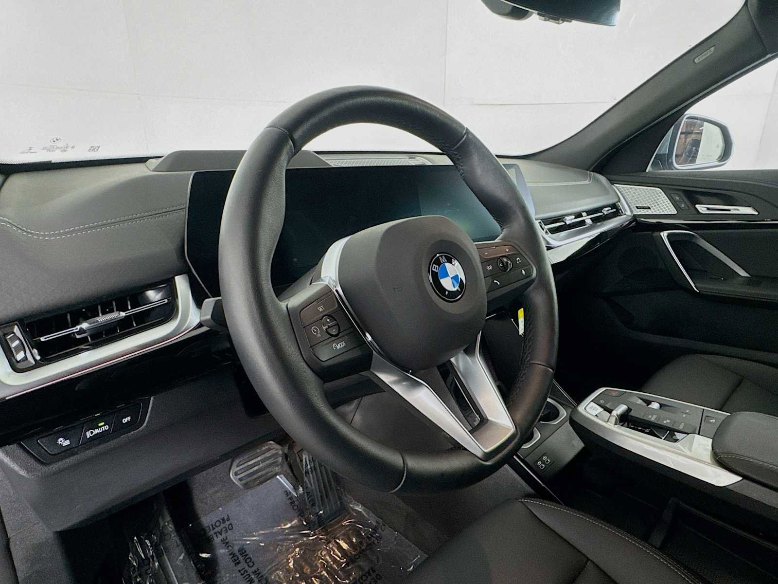 Used 2025 BMW X2 xDrive28i w/ Premium Package image 19