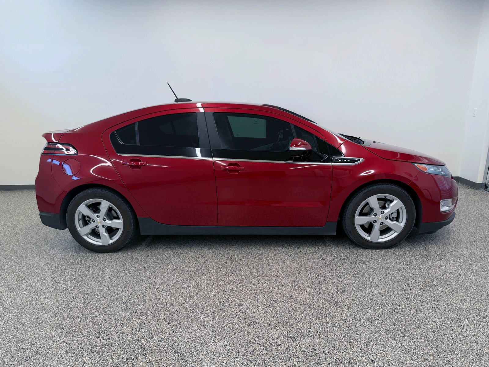 Used 2015 Chevrolet Volt Premium w/ Premium Trim Package FWD image 7