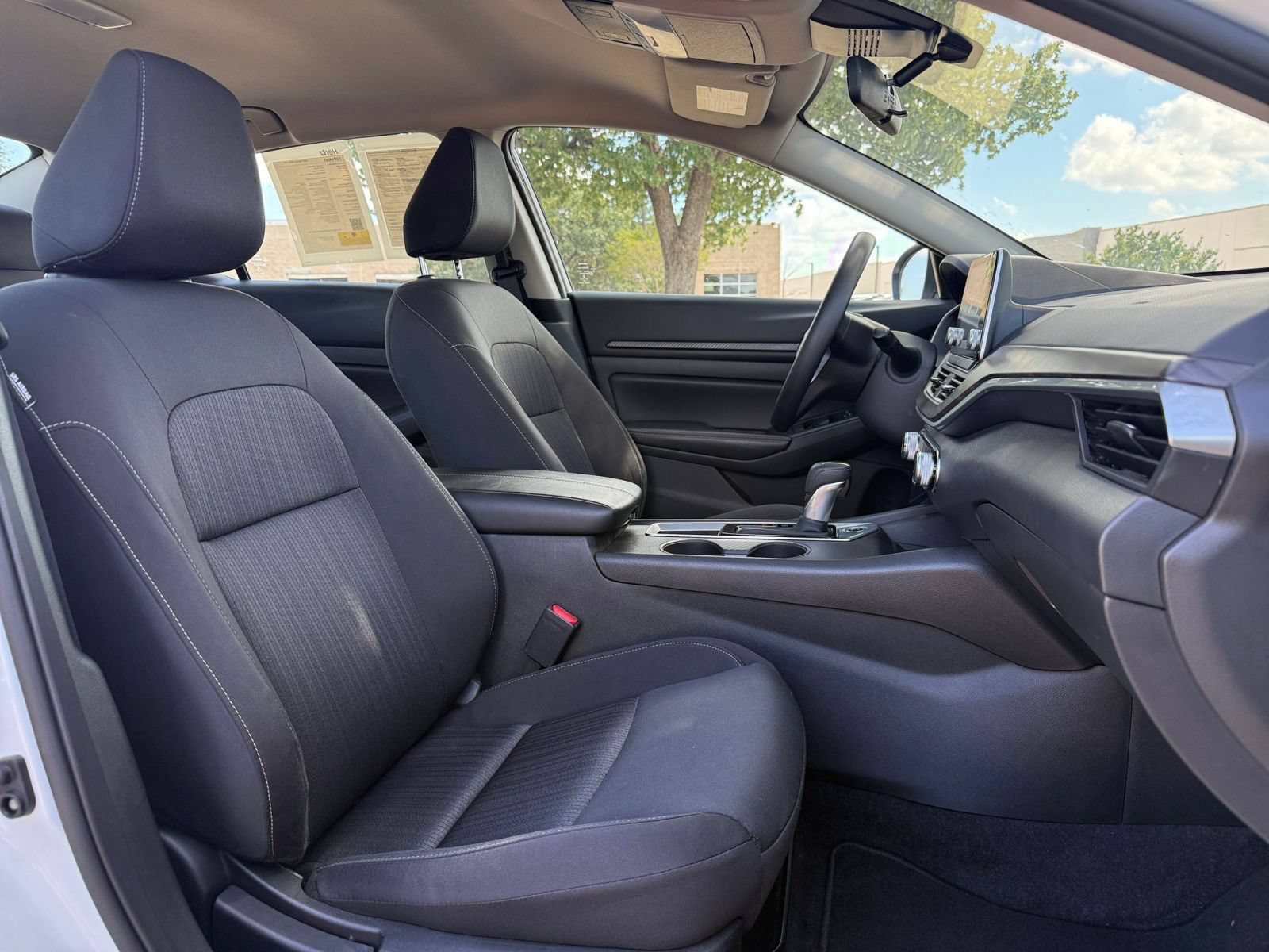 Used 2025 Nissan Altima 2.5 SV FWD image 37