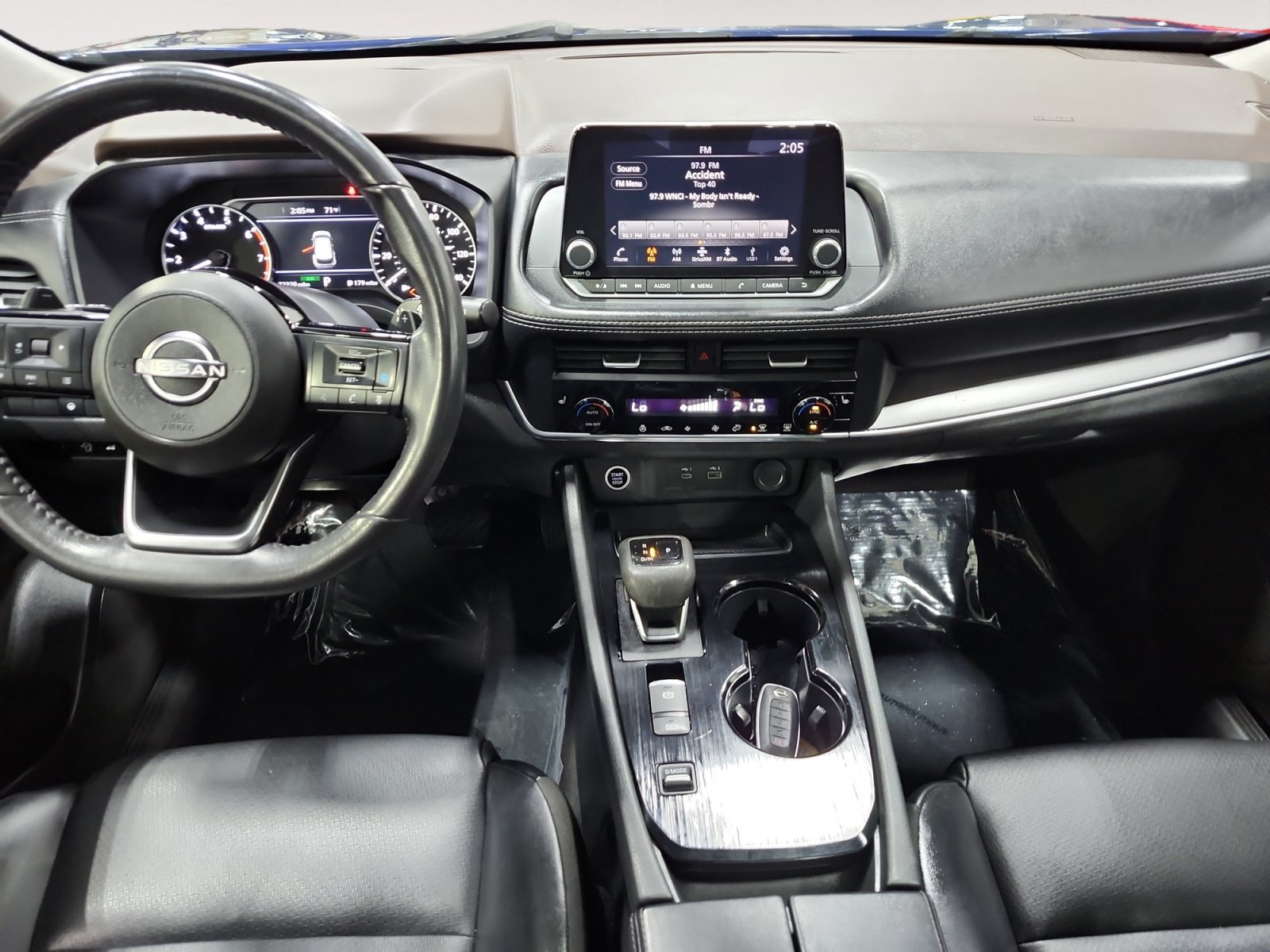Used 2023 Nissan Rogue SV w/ SV Premium B Package FWD image 11