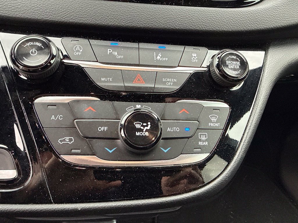 Used 2026 Chrysler Pacifica Select FWD image 32