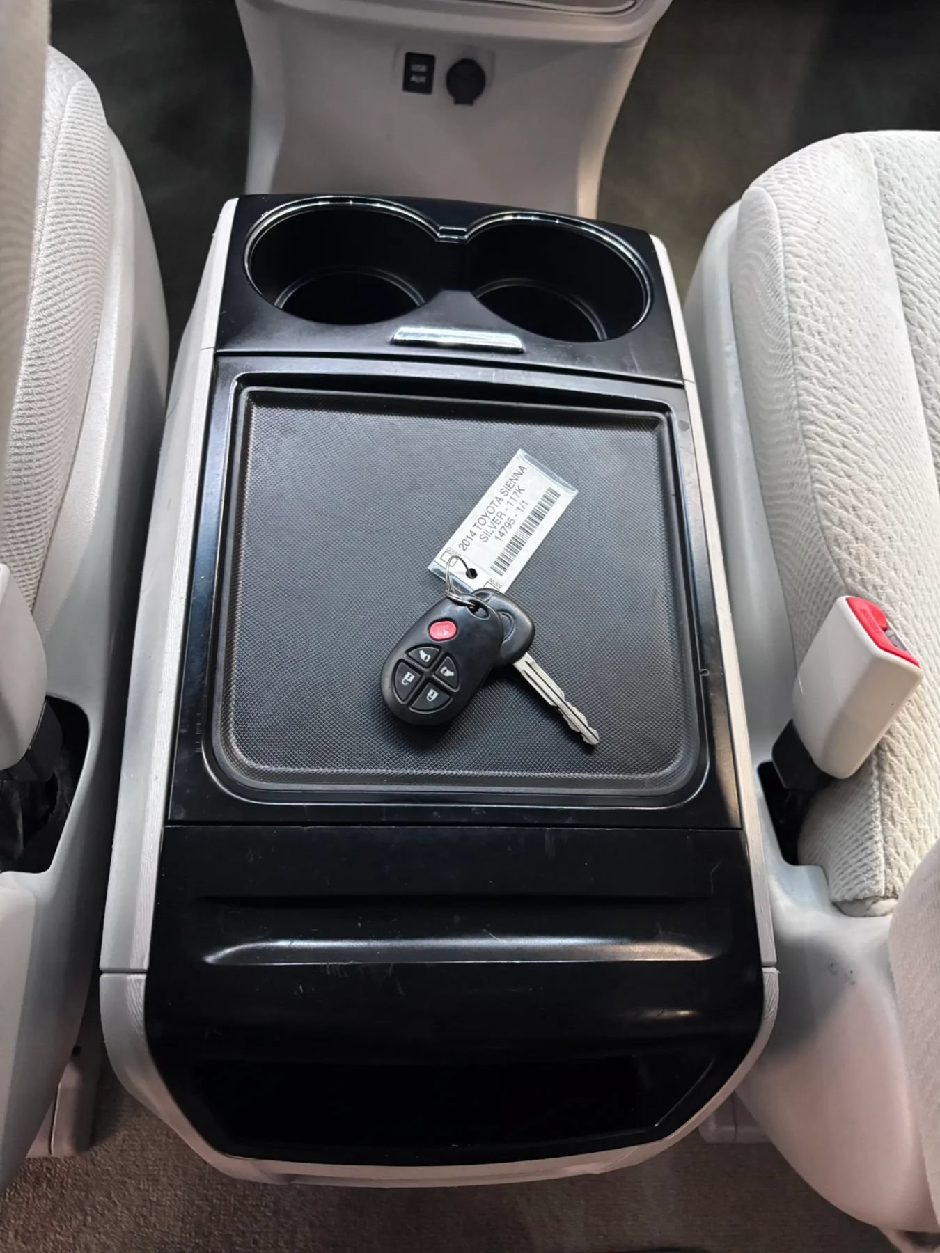 Used 2014 Toyota Sienna LE FWD image 17