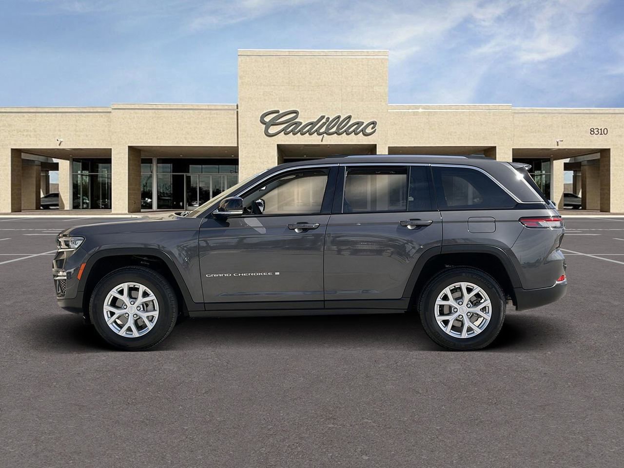 Used 2023 Jeep Grand Cherokee Limited AWD/4WD image 8