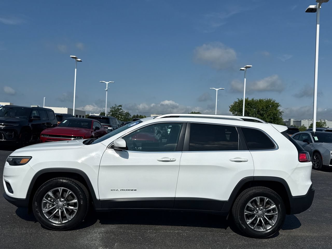 Used 2020 Jeep Cherokee Latitude Plus w/ Cold Weather Group AWD/4WD image 6