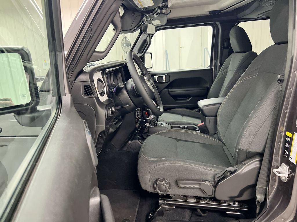 Used 2025 Jeep Wrangler Unlimited Sport AWD/4WD image 19