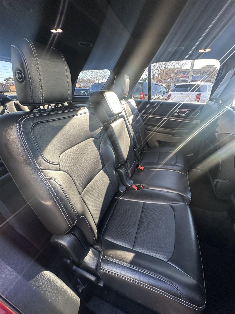 Used 2018 Ford Explorer Limited w/ Class II Trailer Tow Package image 12