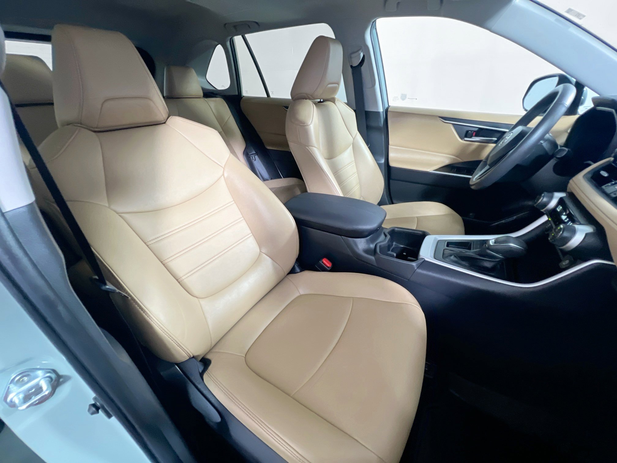 Used 2023 Toyota RAV4 XLE Premium image 31