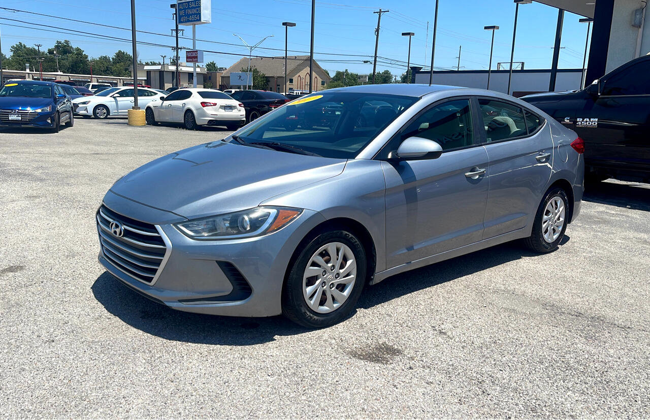 Used 2017 Hyundai Elantra SE image 2