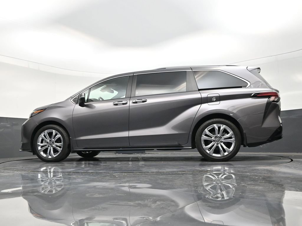 Used 2024 Toyota Sienna Platinum image 21