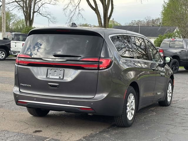 Used 2023 Chrysler Pacifica Touring-L FWD image 31