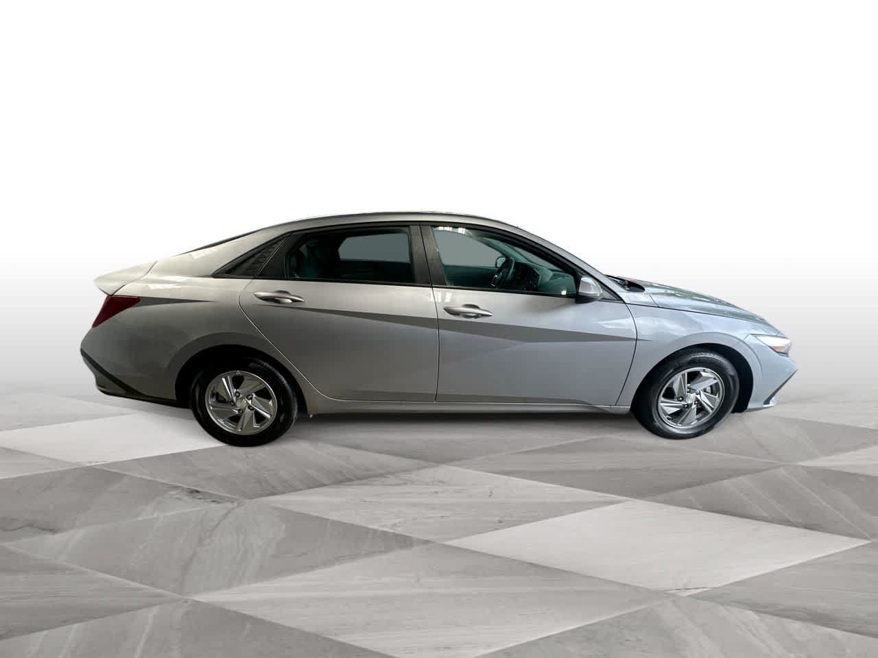 Used 2026 Hyundai Elantra SE FWD image 9