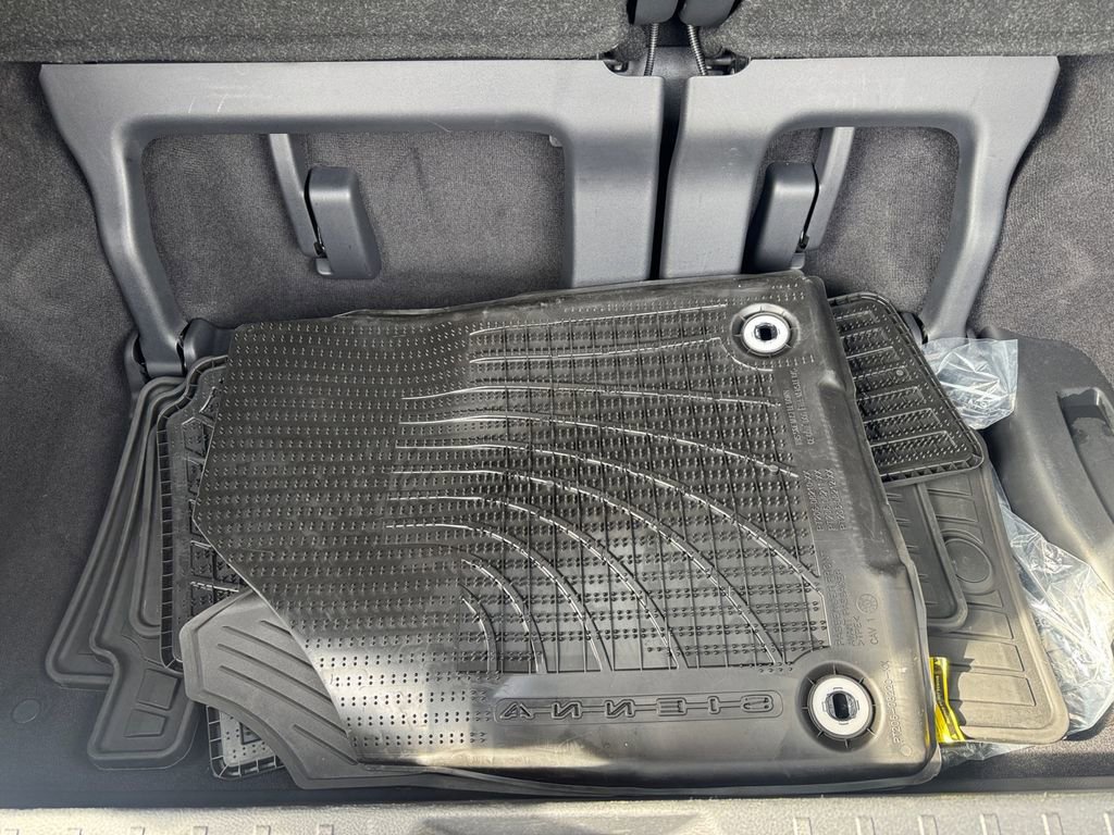 Used 2025 Toyota Sienna Platinum image 16