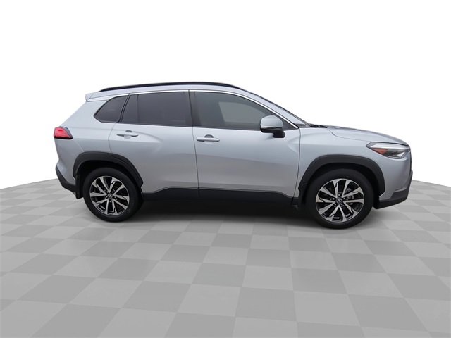 Used 2023 Toyota Corolla Cross XLE image 9