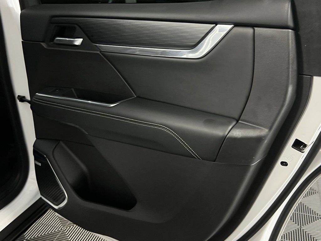 Used 2025 GMC Acadia Elevation image 33