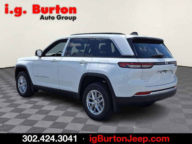 New 2026 Jeep Grand Cherokee Laredo w/ MOPAR Finishing Package AWD/4WD image 3