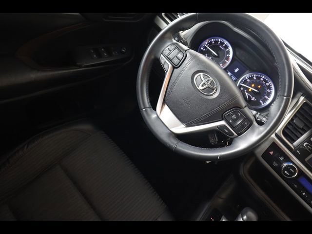 Used 2016 Toyota Highlander LE image 18