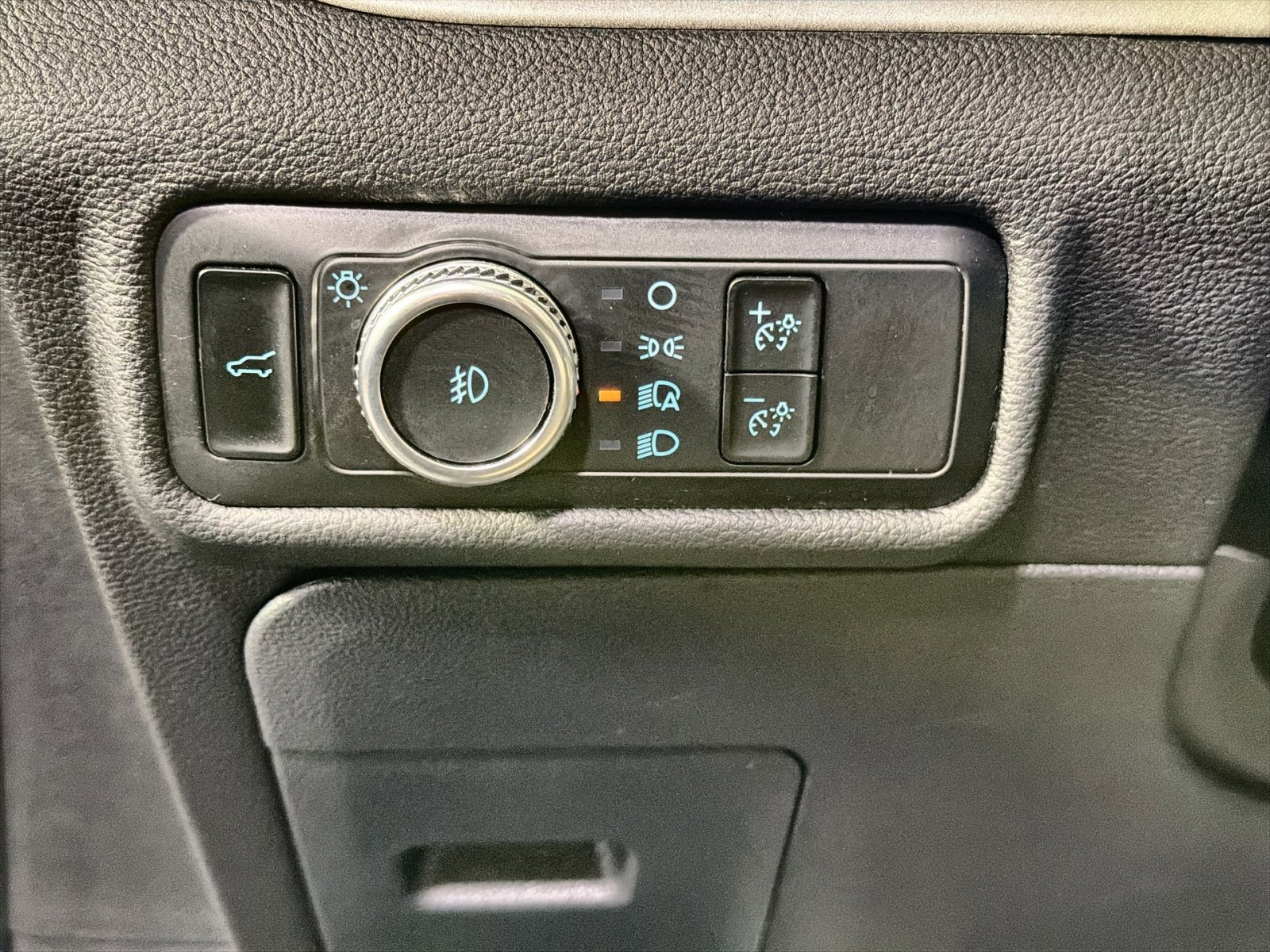Used 2022 Ford Explorer XLT w/ Equipment Group 202A image 41