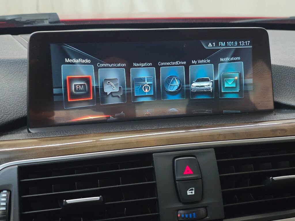 Used 2017 BMW 330e image 28