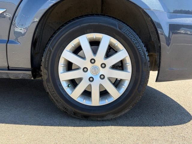 Used 2014 Chrysler Town & Country Touring FWD image 8