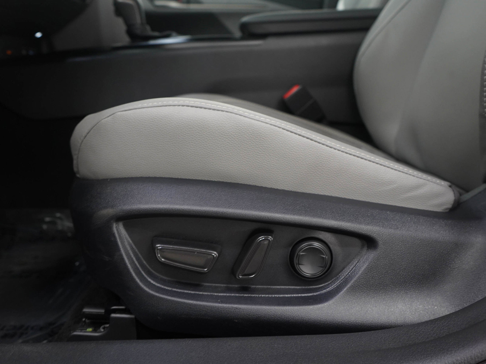 Used 2026 Toyota Camry SE w/ Multimedia Upgrade Package image 20