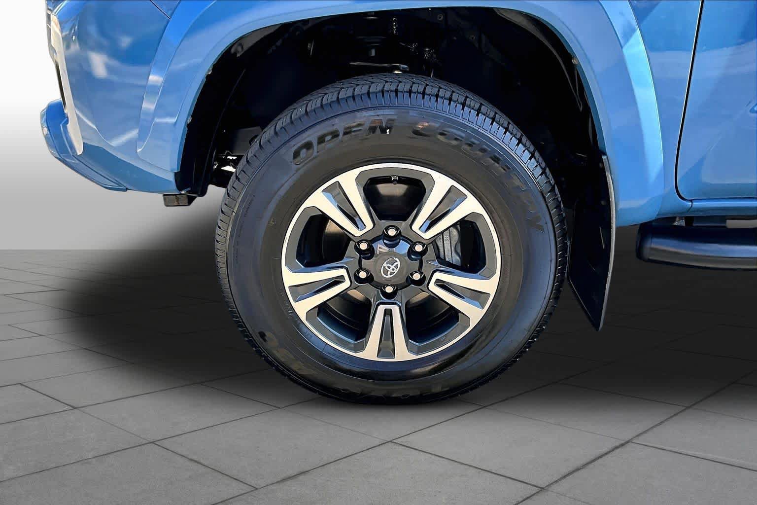 Used 2019 Toyota Tacoma TRD Sport w/ Technology Package RWD image 10