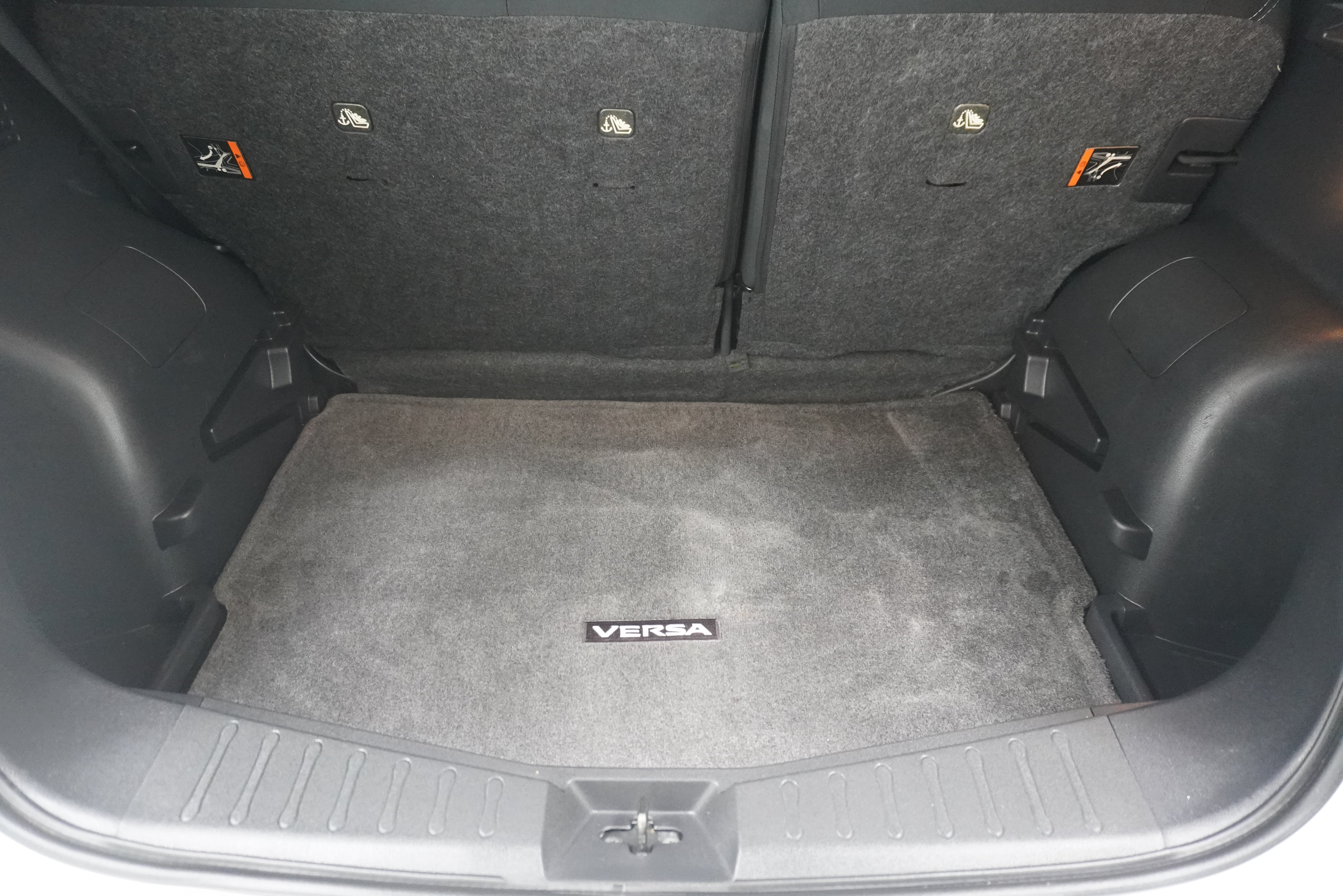 Used 2015 Nissan Versa Note SV FWD image 21