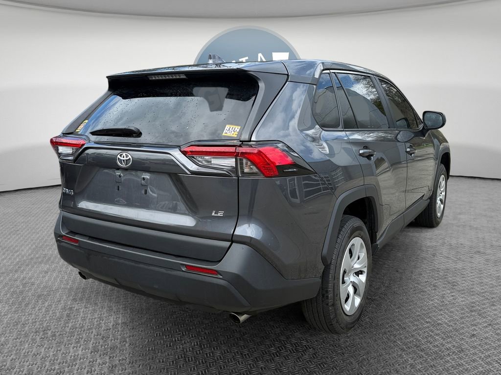 Used 2022 Toyota RAV4 LE FWD image 3