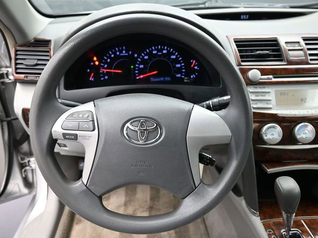 Used 2010 Toyota Camry LE image 6