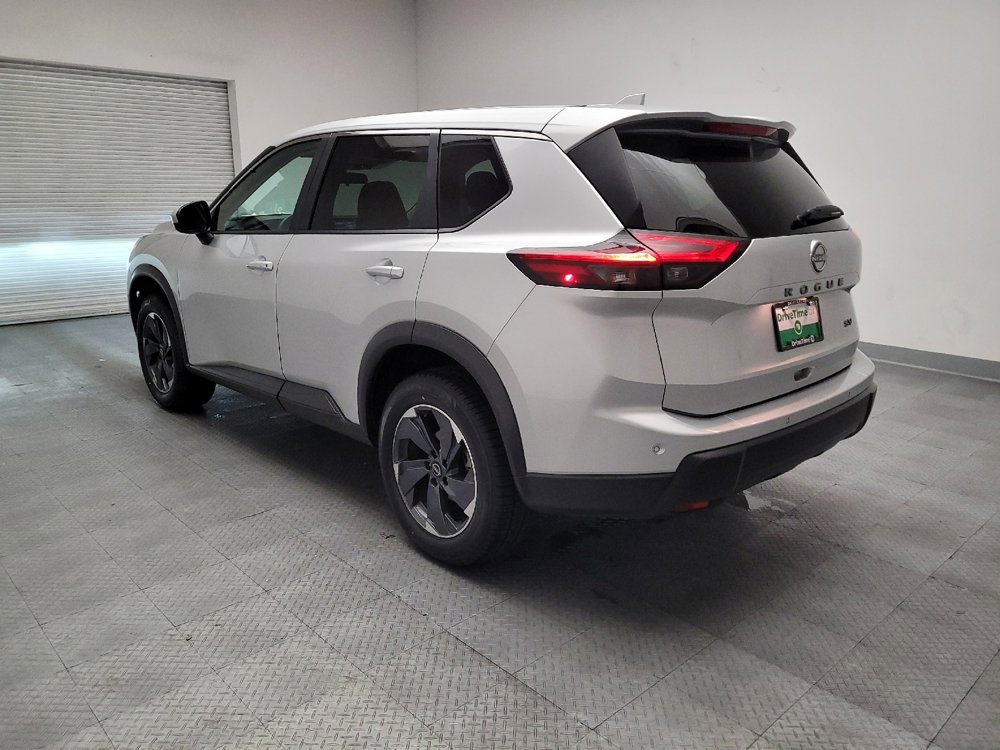 Used 2024 Nissan Rogue SV image 5