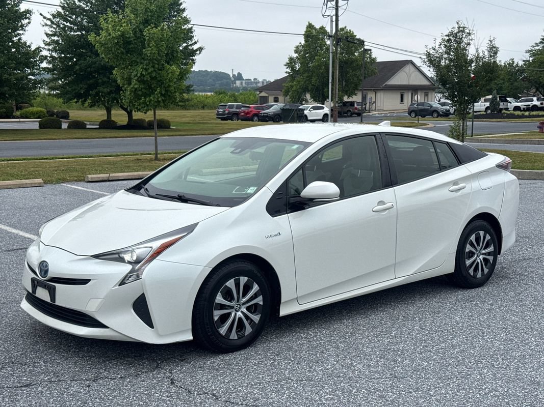 Used 2017 Toyota Prius Two FWD image 4