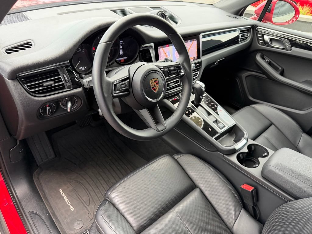 Used 2025 Porsche Macan AWD/4WD image 16