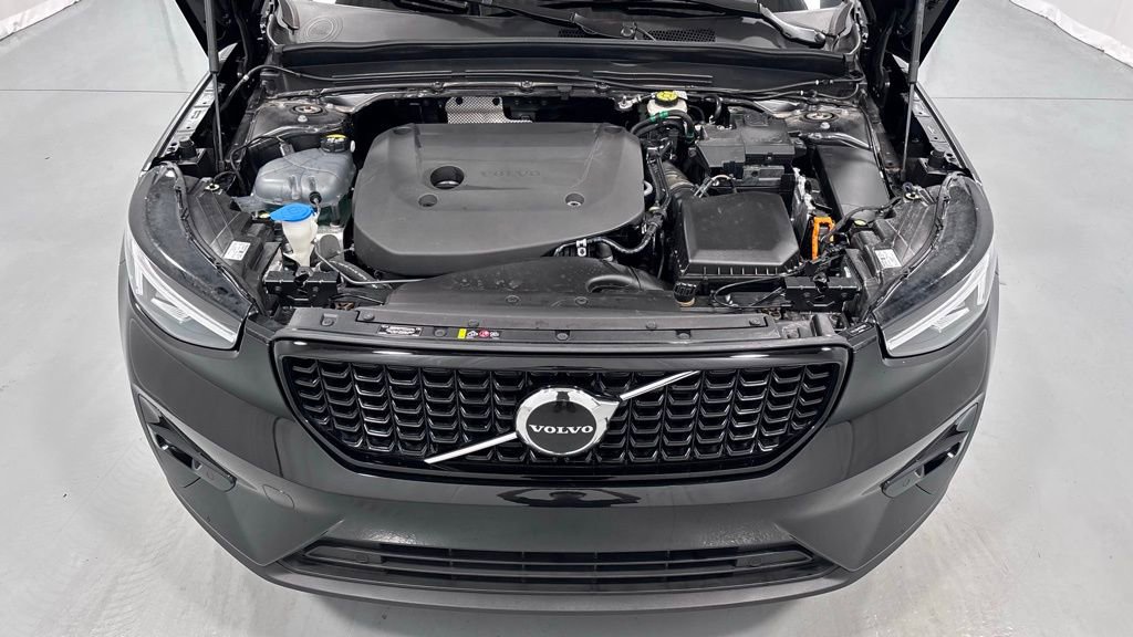 Certified 2023 Volvo XC40 B5 Plus w/ Protection Package Premier image 28