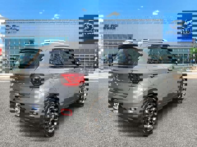 Used 2023 Hyundai Venue SEL image 2