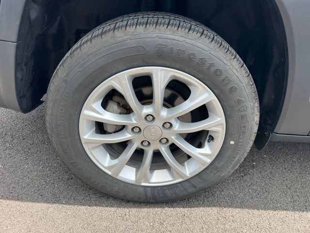 Used 2020 Jeep Cherokee Latitude FWD image 32