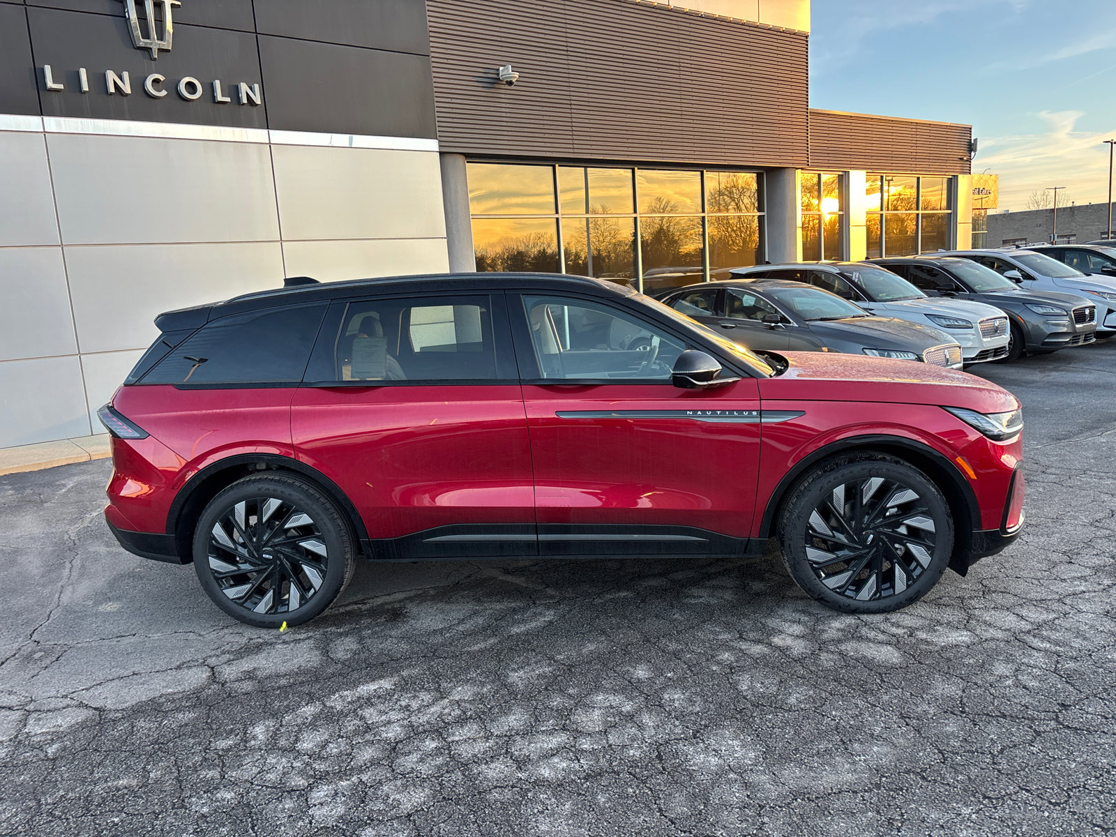 New 2026 Lincoln Nautilus Reserve w/ Jet Appearance Package image 8