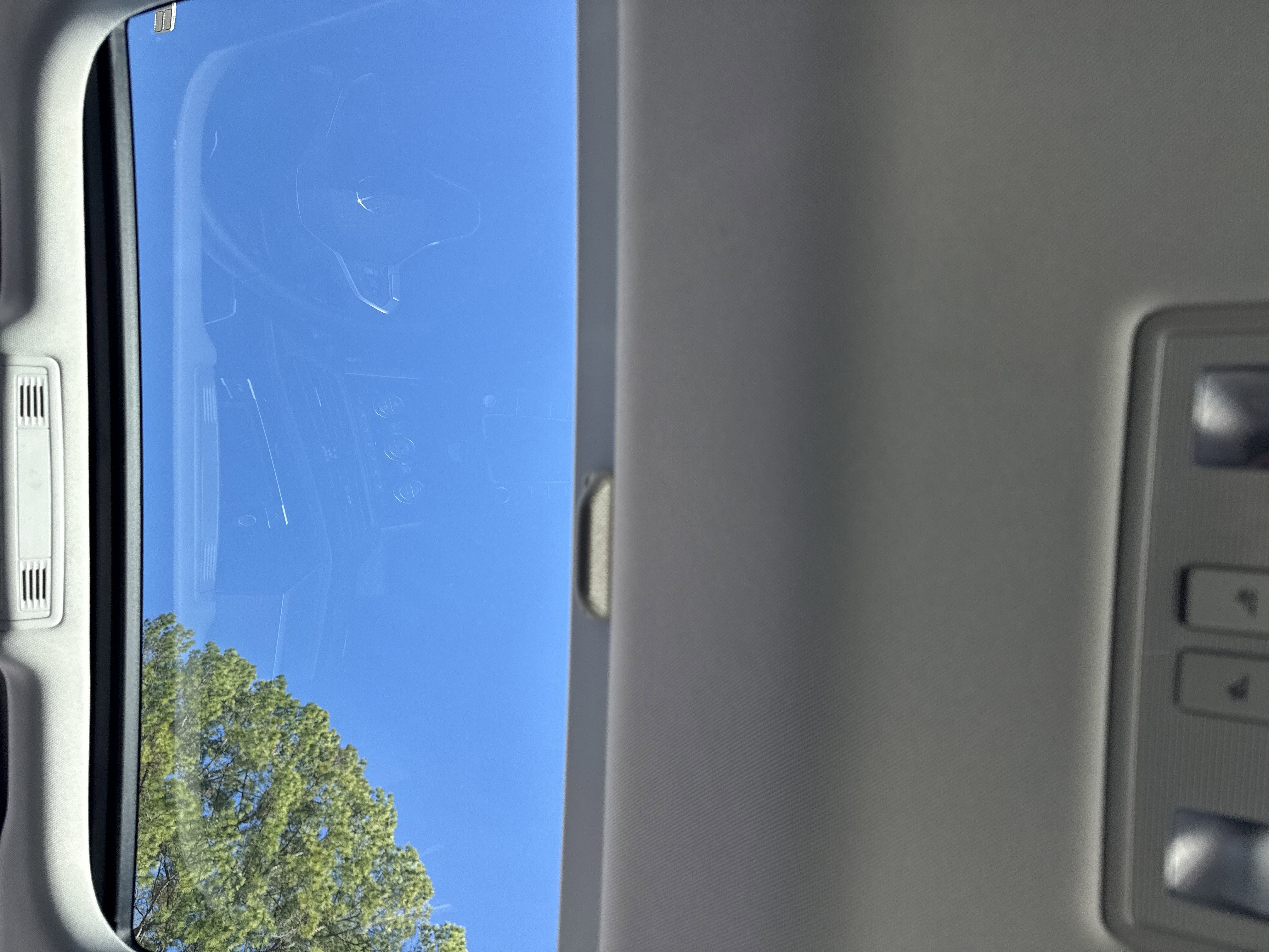 Used 2023 Volkswagen Jetta SE w/ Panoramic Sunroof Package image 27