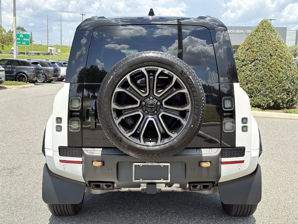 New 2026 Land Rover Defender 110 OCTA AWD/4WD image 4