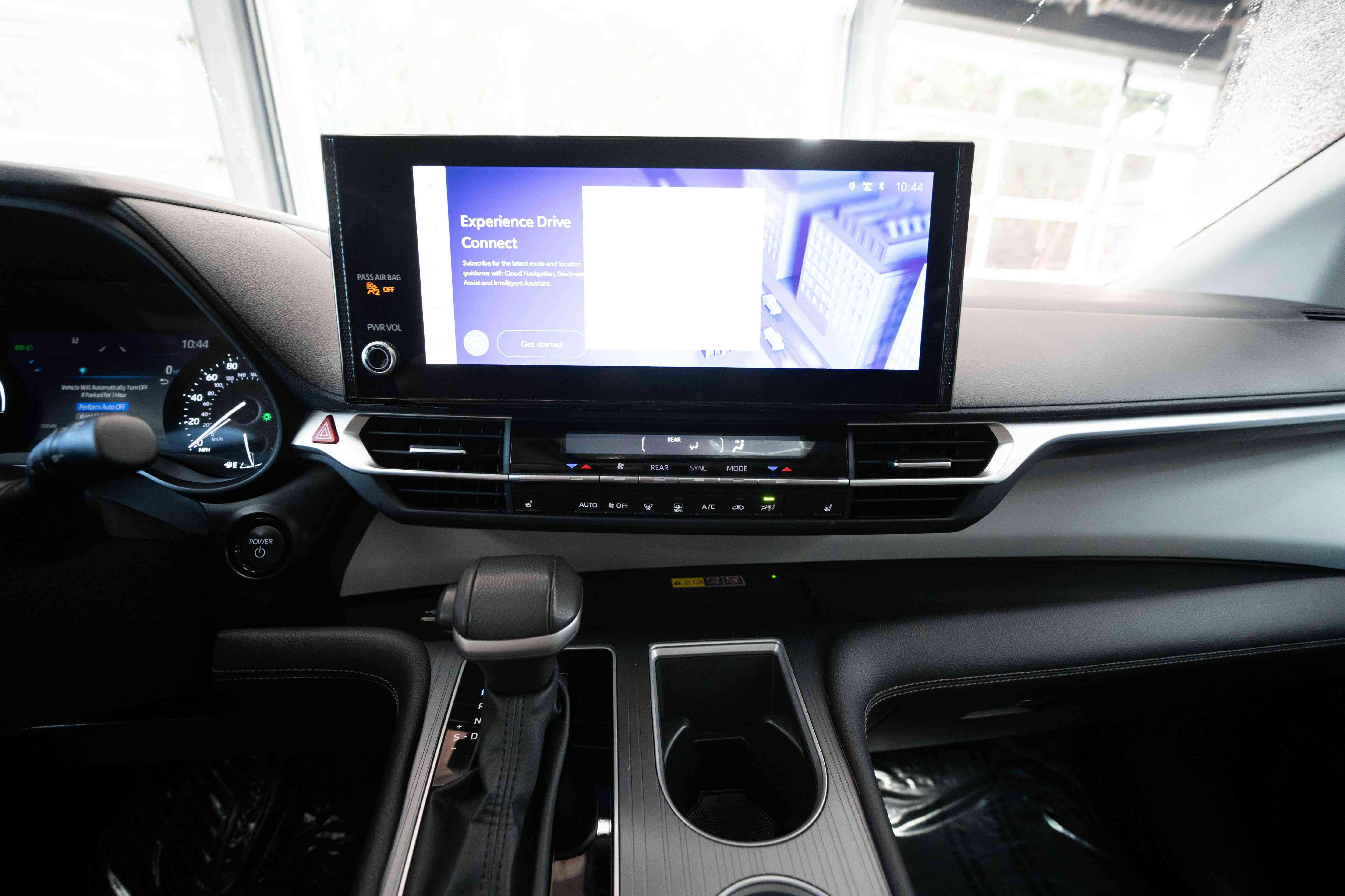 Used 2025 Toyota Sienna XLE FWD image 17