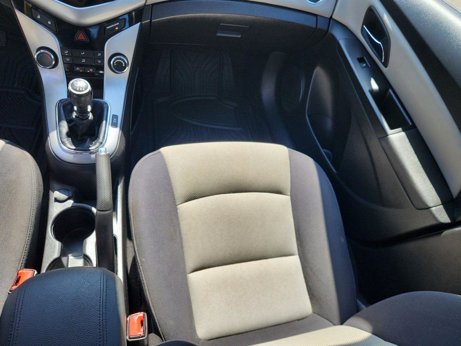 Used 2014 Chevrolet Cruze LS FWD image 26