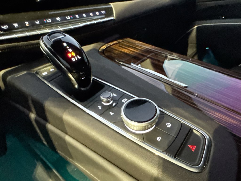 Used 2024 Cadillac Escalade ESV Premium Luxury RWD image 23