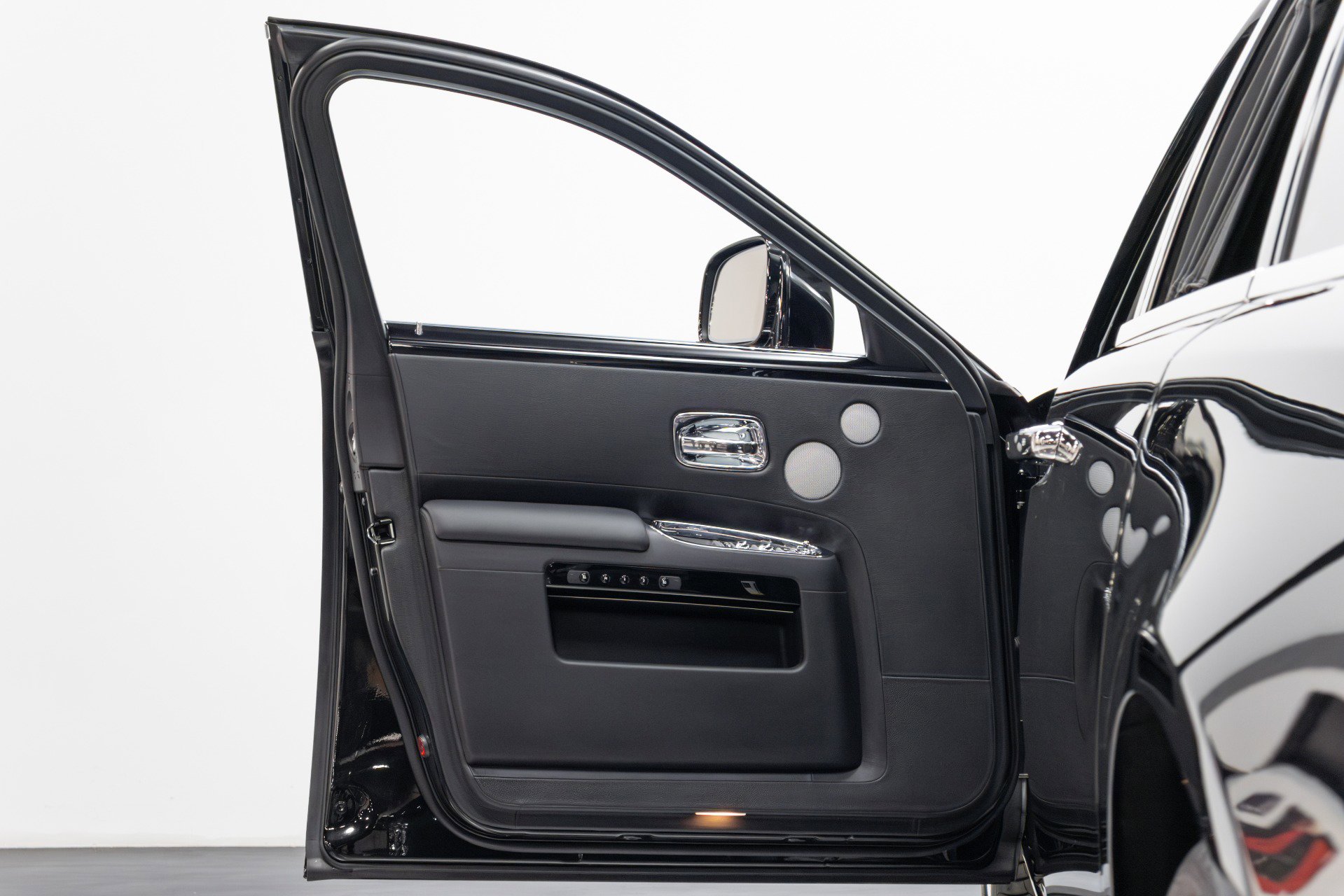 Used 2011 Rolls-Royce Ghost image 36