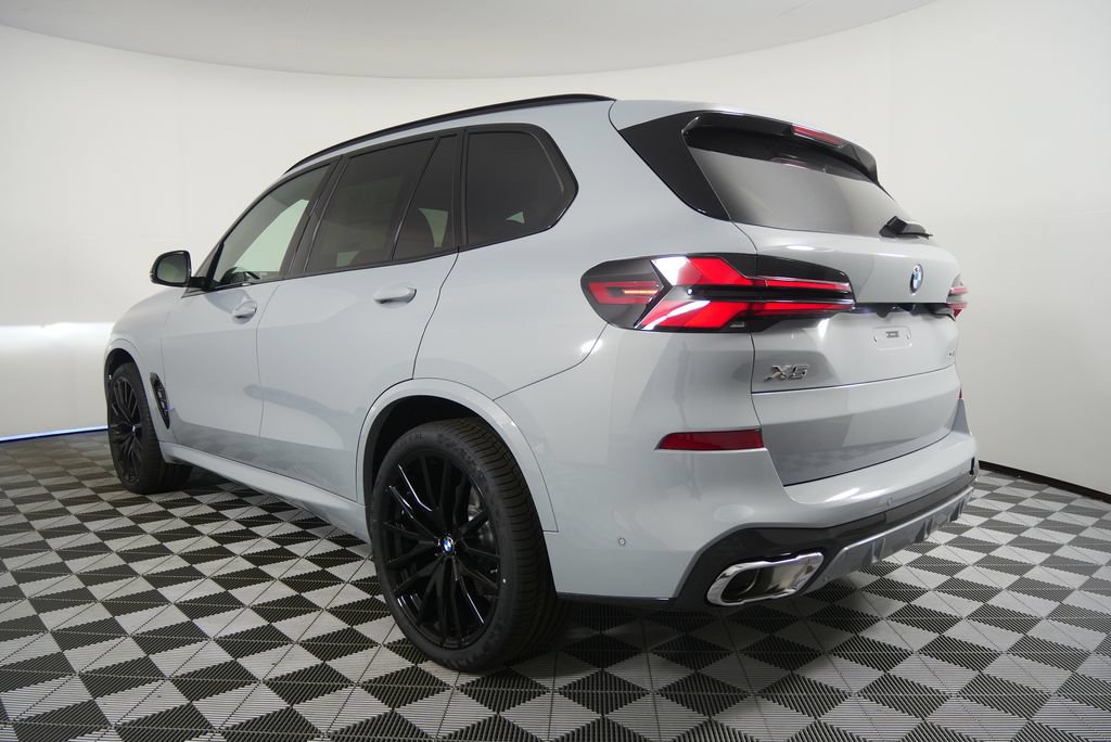 Used 2026 BMW X5 xDrive40i w/ M Sport Package AWD/4WD image 3