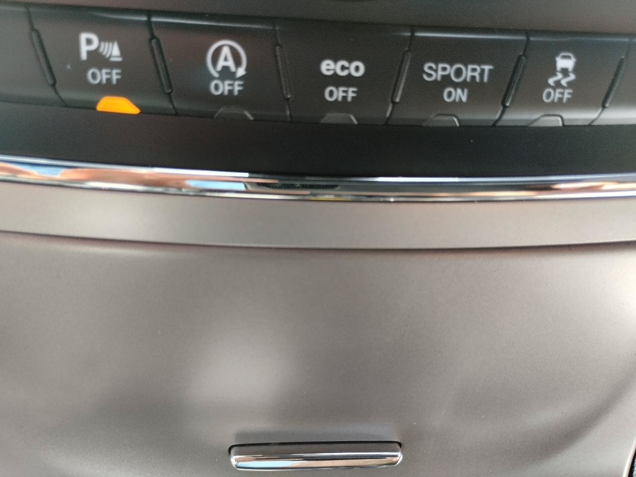 Used 2018 Jeep Grand Cherokee Altitude AWD/4WD image 34