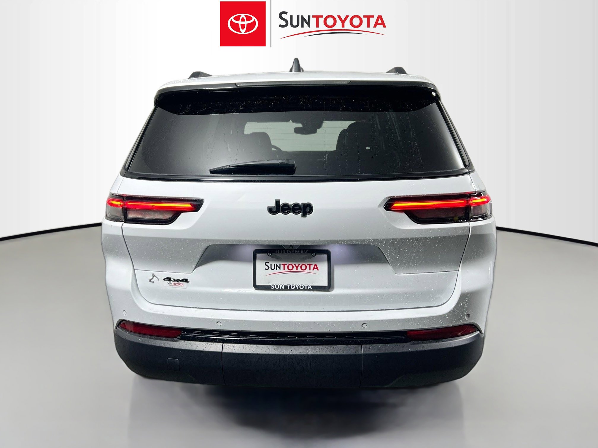 Used 2023 Jeep Grand Cherokee L Laredo image 5