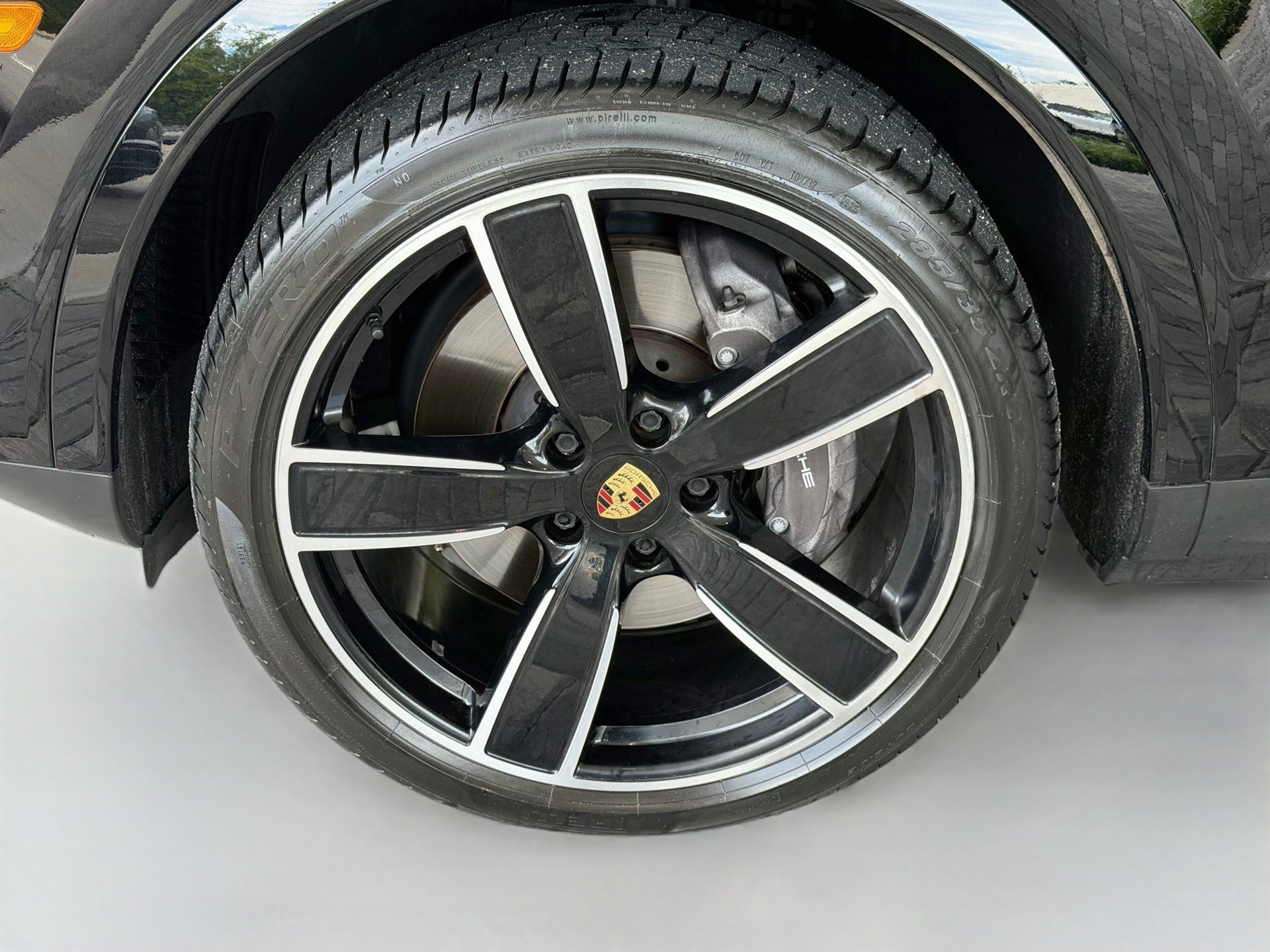 Used 2023 Porsche Cayenne AWD/4WD image 2